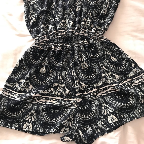 Black and blue shorts romper - Picture 4 of 5